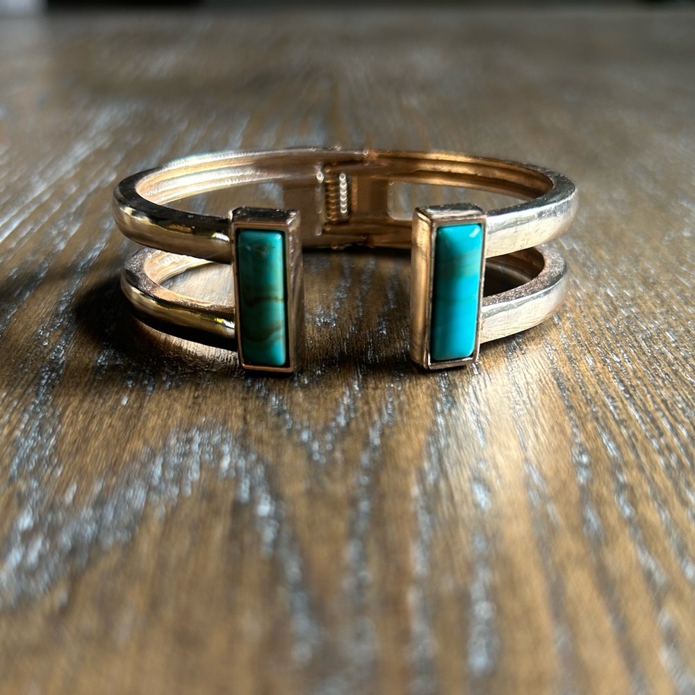 Elegant Gold and Turquoise Bracelet